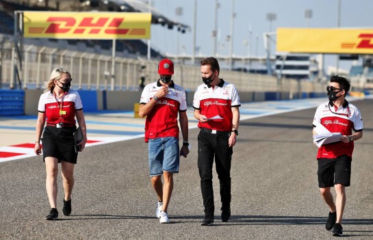 Antonio Giovinazzi (ITA) Alfa Romeo Racing walks the circuit with the team.
26.11.2020. Formula 1 World Championship, Rd 15, Bahrain Grand Prix, Sakhir, Bahrain, Preparation Day.
- www.xpbimages.com, EMail: requests@xpbimages.com © Copyright: Moy / XPB Images