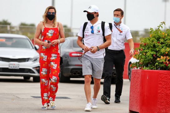 Valtteri Bottas (FIN) Mercedes AMG F1 with his girlfriend Tiffany Cromwell (AUS) Professional Cyclist.
28.11.2020. Formula 1 World Championship, Rd 15, Bahrain Grand Prix, Sakhir, Bahrain, Qualifying Day.
- www.xpbimages.com, EMail: requests@xpbimages.com &copy; Copyright: Moy / XPB Images