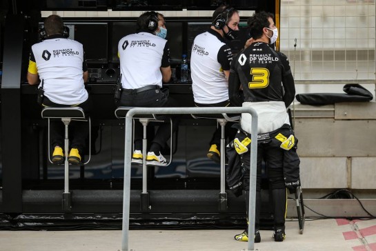 Daniel Ricciardo (AUS) Renault F1 Team.
28.11.2020. Formula 1 World Championship, Rd 15, Bahrain Grand Prix, Sakhir, Bahrain, Qualifying Day.
- www.xpbimages.com, EMail: requests@xpbimages.com &copy; Copyright: Charniaux / XPB Images
