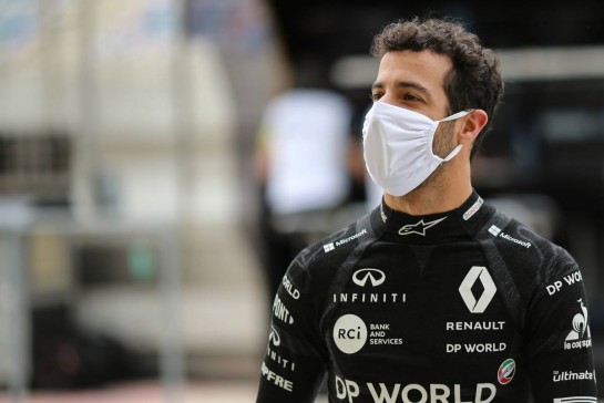 Daniel Ricciardo (AUS) Renault F1 Team.
28.11.2020. Formula 1 World Championship, Rd 15, Bahrain Grand Prix, Sakhir, Bahrain, Qualifying Day.
- www.xpbimages.com, EMail: requests@xpbimages.com &copy; Copyright: Charniaux / XPB Images