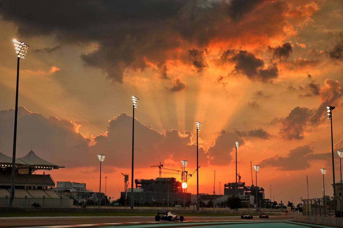 Verstappen seizes pole in Abu Dhabi for final 2020 race