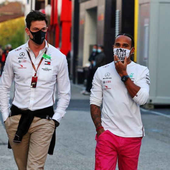 Hamilton hopes to seal new Mercedes deal before Christmas