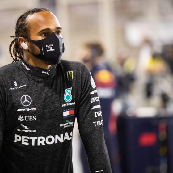 Hamilton return complicated by Abu Dhabi red tape