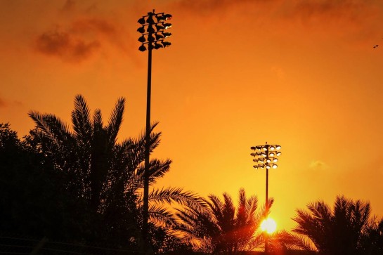 Circuit atmosphere - sunset over the track.
03.12.2020. Formula 1 World Championship, Rd 16, Sakhir Grand Prix, Sakhir, Bahrain, Preparation Day.
- www.xpbimages.com, EMail: requests@xpbimages.com © Copyright: Moy / XPB Images
