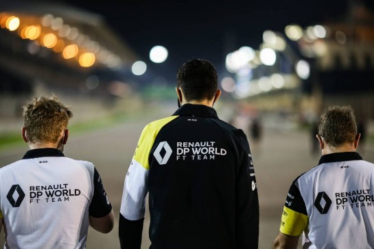Esteban Ocon (FRA) Renault F1 Team walks the circuit with the team.
03.12.2020. Formula 1 World Championship, Rd 16, Sakhir Grand Prix, Sakhir, Bahrain, Preparation Day.
- www.xpbimages.com, EMail: requests@xpbimages.com © Copyright: Charniaux / XPB Images