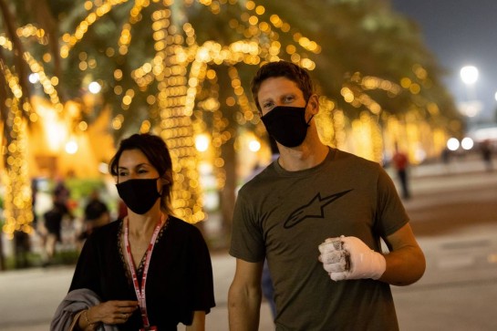 Romain Grosjean (FRA) Haas F1 Team with his wife Marion Grosjean (FRA).
03.12.2020. Formula 1 World Championship, Rd 16, Sakhir Grand Prix, Sakhir, Bahrain, Preparation Day.
- www.xpbimages.com, EMail: requests@xpbimages.com © Copyright: Bearne / XPB Images