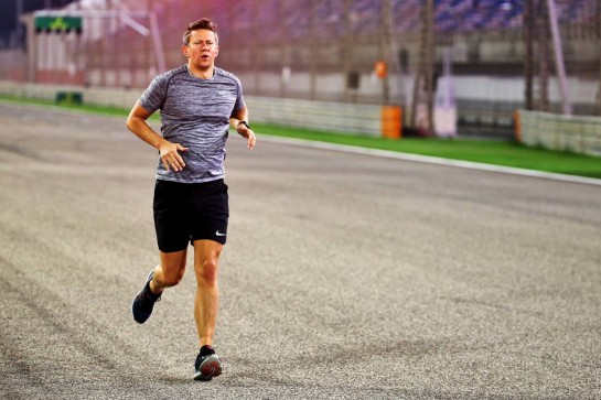 Marcin Budkowski (POL) Renault F1 Team Executive Director runs the circuit.
03.12.2020. Formula 1 World Championship, Rd 16, Sakhir Grand Prix, Sakhir, Bahrain, Preparation Day.
- www.xpbimages.com, EMail: requests@xpbimages.com © Copyright: Batchelor / XPB Images