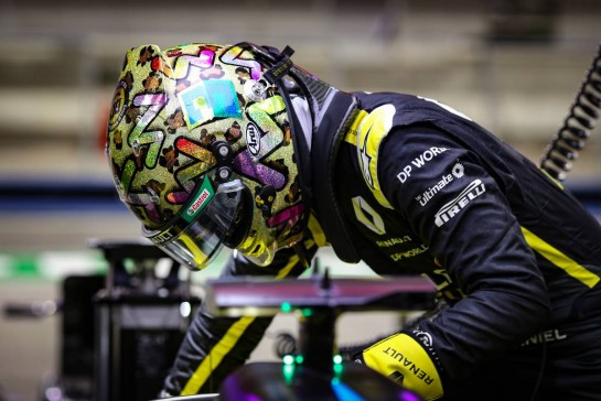 Daniel Ricciardo (AUS) Renault F1 Team RS20.
04.12.2020. Formula 1 World Championship, Rd 16, Sakhir Grand Prix, Sakhir, Bahrain, Practice Day
- www.xpbimages.com, EMail: requests@xpbimages.com © Copyright: Charniaux / XPB Images