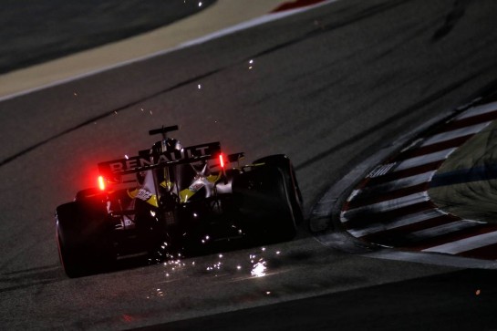 Daniel Ricciardo (AUS) Renault F1 Team RS20 sends sparks flying.
04.12.2020. Formula 1 World Championship, Rd 16, Sakhir Grand Prix, Sakhir, Bahrain, Practice Day
- www.xpbimages.com, EMail: requests@xpbimages.com © Copyright: Batchelor / XPB Images