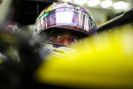 Daniel Ricciardo (AUS) Renault F1 Team RS20.
04.12.2020. Formula 1 World Championship, Rd 16, Sakhir Grand Prix, Sakhir, Bahrain, Practice Day
- www.xpbimages.com, EMail: requests@xpbimages.com © Copyright: Charniaux / XPB Images