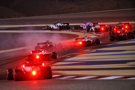 Daniil Kvyat (RUS) AlphaTauri AT01 at the start of the race.
06.12.2020. Formula 1 World Championship, Rd 16, Sakhir Grand Prix, Sakhir, Bahrain, Race Day.
- www.xpbimages.com, EMail: requests@xpbimages.com &copy; Copyright: Batchelor / XPB Images