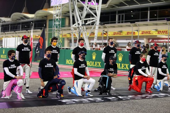 Drivers as the grid observes the national anthem.
06.12.2020. Formula 1 World Championship, Rd 16, Sakhir Grand Prix, Sakhir, Bahrain, Race Day.
- www.xpbimages.com, EMail: requests@xpbimages.com &copy; Copyright: Moy / XPB Images