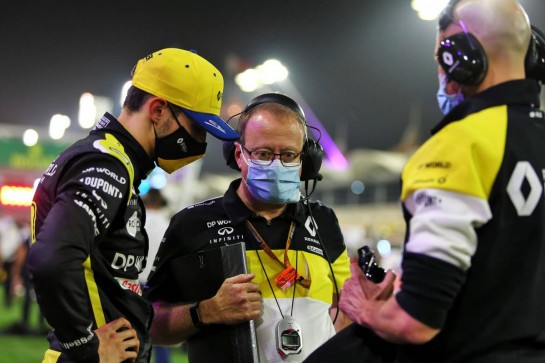 Esteban Ocon (FRA) Renault F1 Team on the grid with Mark Slade (GBR) Renault F1 Team Race Engineer.
06.12.2020. Formula 1 World Championship, Rd 16, Sakhir Grand Prix, Sakhir, Bahrain, Race Day.
- www.xpbimages.com, EMail: requests@xpbimages.com &copy; Copyright: Moy / XPB Images