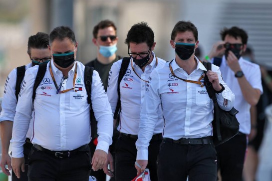 (L to R): Ron Meadows (GBR) Mercedes GP Team Manager; Andrew Shovlin (GBR) Mercedes AMG F1 Engineer; James Vowles (GBR) Mercedes AMG F1 Chief Strategist.
10.12.2020. Formula 1 World Championship, Rd 17, Abu Dhabi Grand Prix, Yas Marina Circuit, Abu Dhabi, Preparation Day.
- www.xpbimages.com, EMail: requests@xpbimages.com © Copyright: Moy / XPB Images