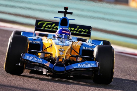 Fernando Alonso (ESP) Renault F1 Team in the 2005 Renault R25.
11.12.2020. Formula 1 World Championship, Rd 17, Abu Dhabi Grand Prix, Yas Marina Circuit, Abu Dhabi, Practice Day.
- www.xpbimages.com, EMail: requests@xpbimages.com © Copyright: Moy / XPB Images