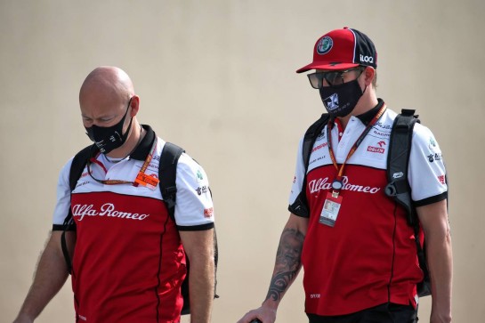 Kimi Raikkonen (FIN) Alfa Romeo Racing with Mark Arnall (GBR) Personal Trainer.
12.12.2020. Formula 1 World Championship, Rd 17, Abu Dhabi Grand Prix, Yas Marina Circuit, Abu Dhabi, Qualifying Day.
- www.xpbimages.com, EMail: requests@xpbimages.com &copy; Copyright: Batchelor / XPB Images