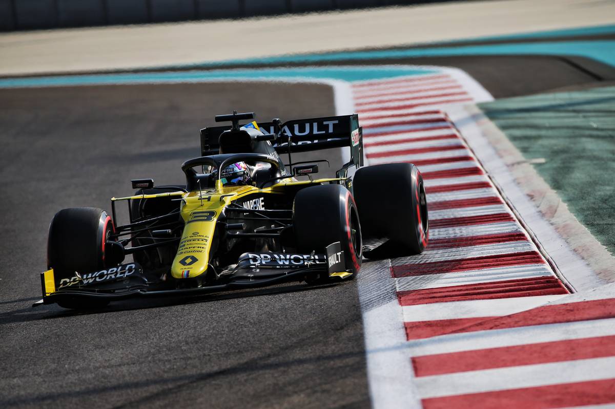 Verstappen leads Red Bull 1-2 in Abu Dhabi final practice