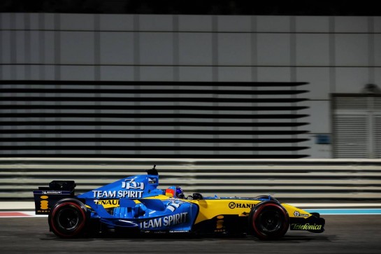 Fernando Alonso (ESP) Renault F1 Team in the 2005 Renault R25.
12.12.2020. Formula 1 World Championship, Rd 17, Abu Dhabi Grand Prix, Yas Marina Circuit, Abu Dhabi, Qualifying Day.
- www.xpbimages.com, EMail: requests@xpbimages.com &copy; Copyright: Batchelor / XPB Images