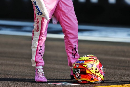 The helmet of Sergio Perez (MEX) Racing Point F1 Team.
13.12.2020. Formula 1 World Championship, Rd 17, Abu Dhabi Grand Prix, Yas Marina Circuit, Abu Dhabi, Race Day.
- www.xpbimages.com, EMail: requests@xpbimages.com © Copyright: Moy / XPB Images