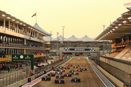 Max Verstappen (NLD) Red Bull Racing RB16 leads at the start of the race.
13.12.2020. Formula 1 World Championship, Rd 17, Abu Dhabi Grand Prix, Yas Marina Circuit, Abu Dhabi, Race Day.
- www.xpbimages.com, EMail: requests@xpbimages.com © Copyright: Moy / XPB Images