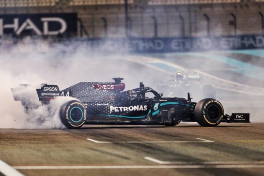 Lewis Hamilton (GBR) Mercedes AMG F1 W11 and Valtteri Bottas (FIN) Mercedes AMG F1 W11 - doughnuts at the end of the race.
13.12.2020. Formula 1 World Championship, Rd 17, Abu Dhabi Grand Prix, Yas Marina Circuit, Abu Dhabi, Race Day.
- www.xpbimages.com, EMail: requests@xpbimages.com © Copyright: Charniaux / XPB Images