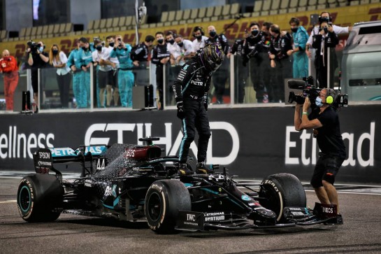 Lewis Hamilton (GBR) Mercedes AMG F1 W11.
13.12.2020. Formula 1 World Championship, Rd 17, Abu Dhabi Grand Prix, Yas Marina Circuit, Abu Dhabi, Race Day.
- www.xpbimages.com, EMail: requests@xpbimages.com © Copyright: Batchelor / XPB Images