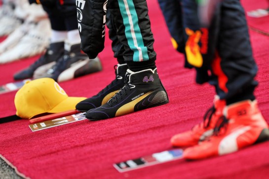 Lewis Hamilton (GBR) Mercedes AMG F1 - racing boots, on the grid.
13.12.2020. Formula 1 World Championship, Rd 17, Abu Dhabi Grand Prix, Yas Marina Circuit, Abu Dhabi, Race Day.
- www.xpbimages.com, EMail: requests@xpbimages.com © Copyright: Moy / XPB Images