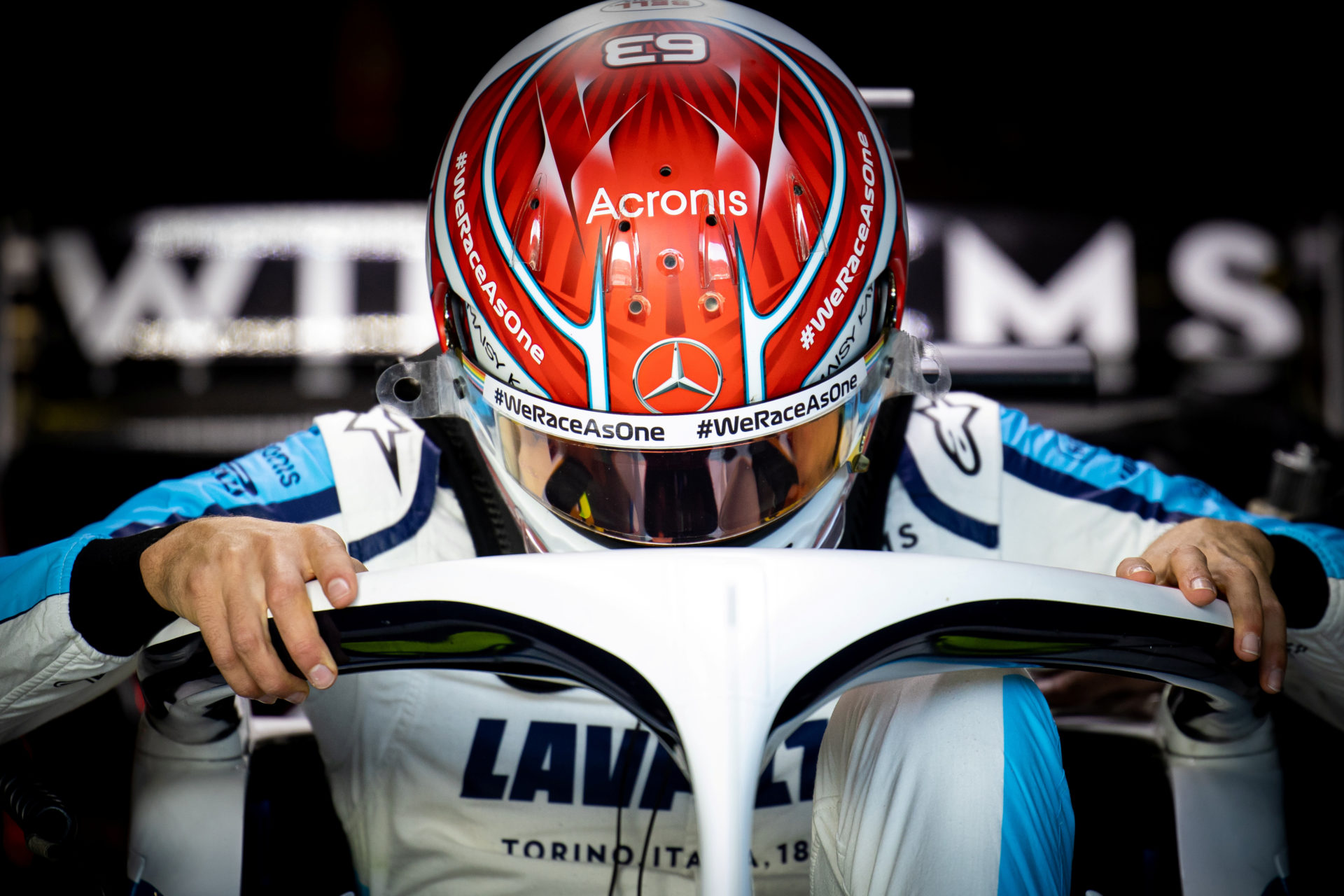 F1: Russell wearing his helmet with attached visors to it