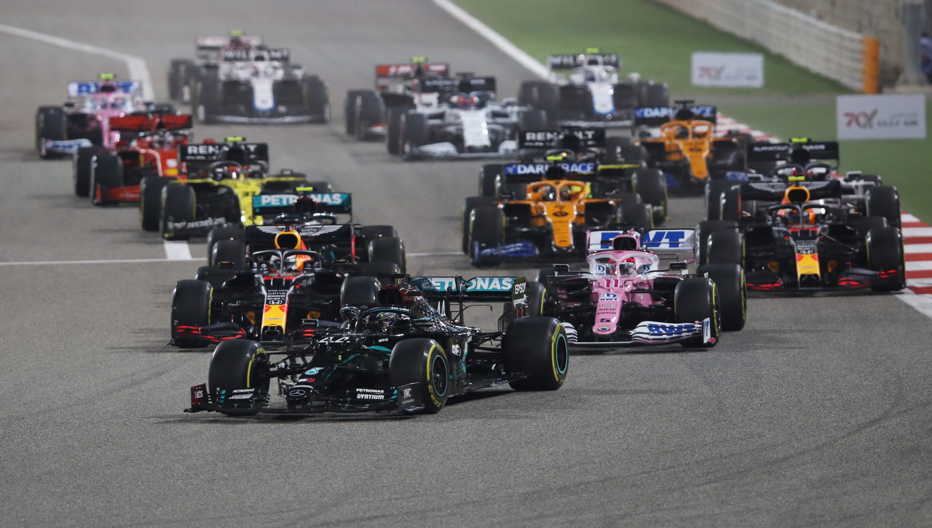 F1 drivers battling it out at Bahrain GP