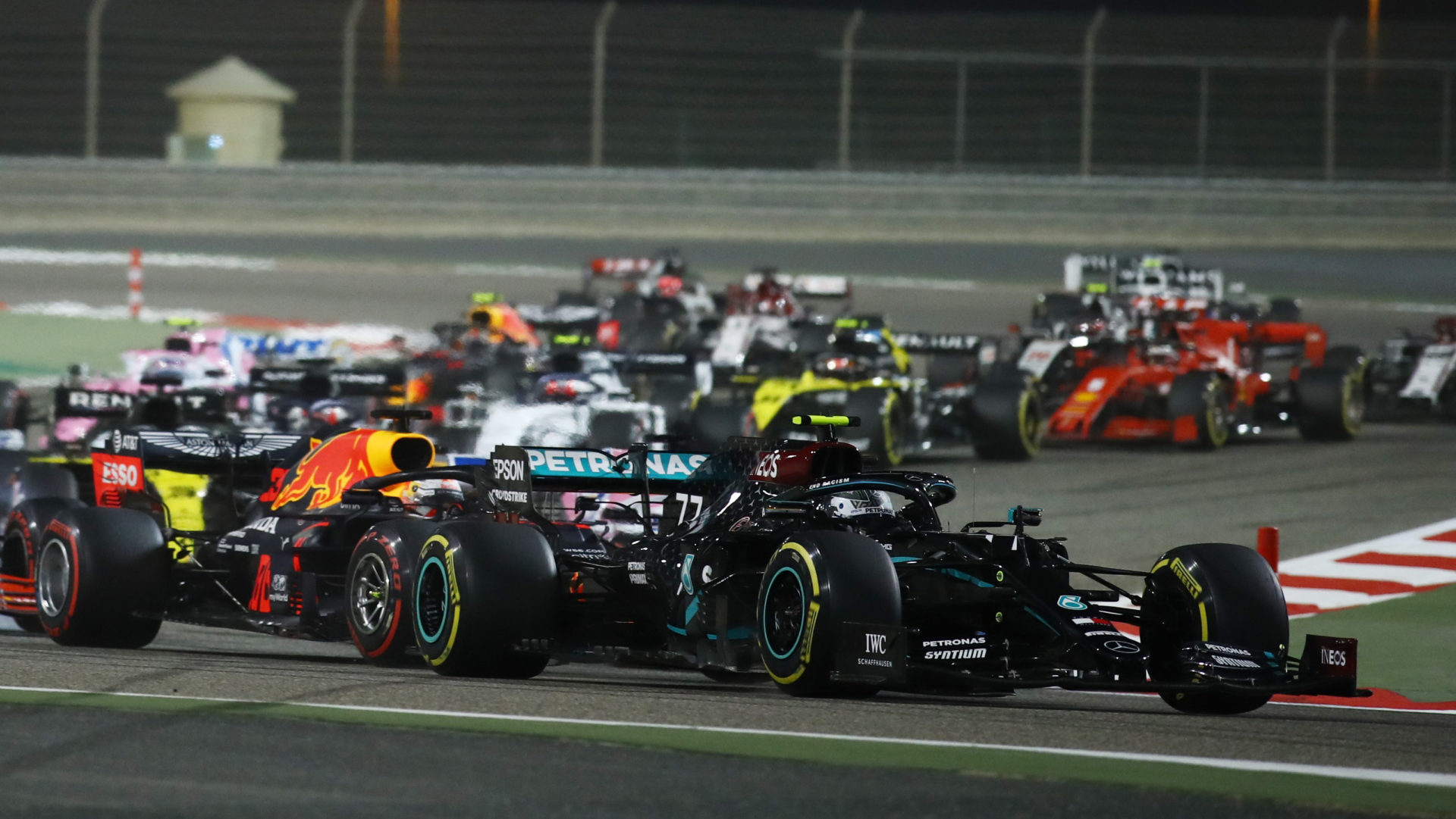 The Mercedes of Valtteri Bottas is followed by the pack in Bahrain