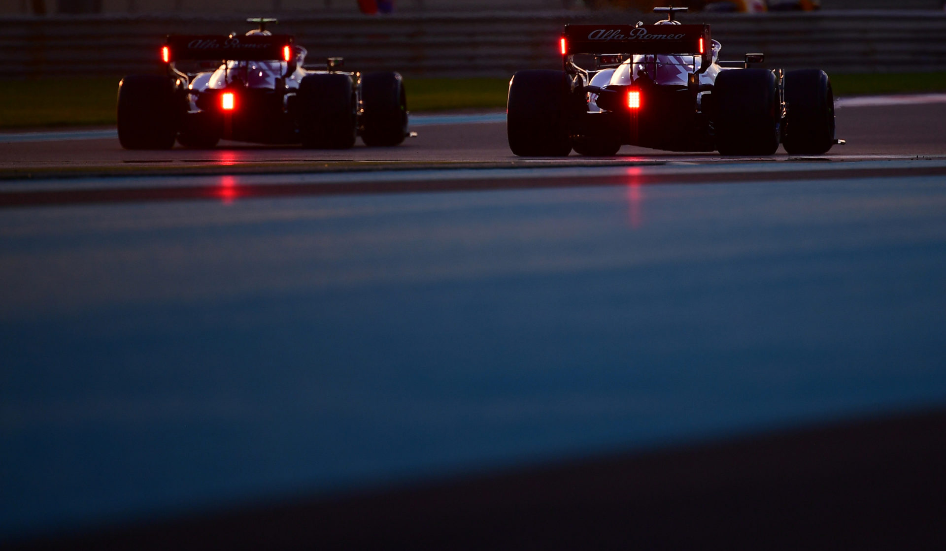 F1 cockpits, Alfa Romeo flashing rear red lights at Abu Dhabi Grand Prix