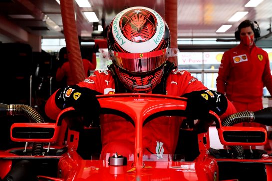 &copy;Ferrari
