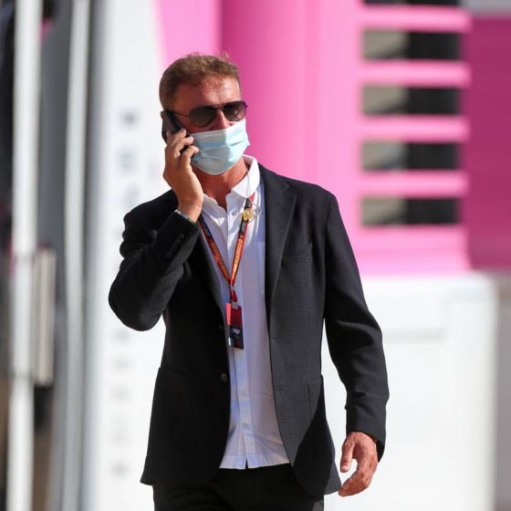 Coulthard offers potential reasons for Hamilton contract delay
