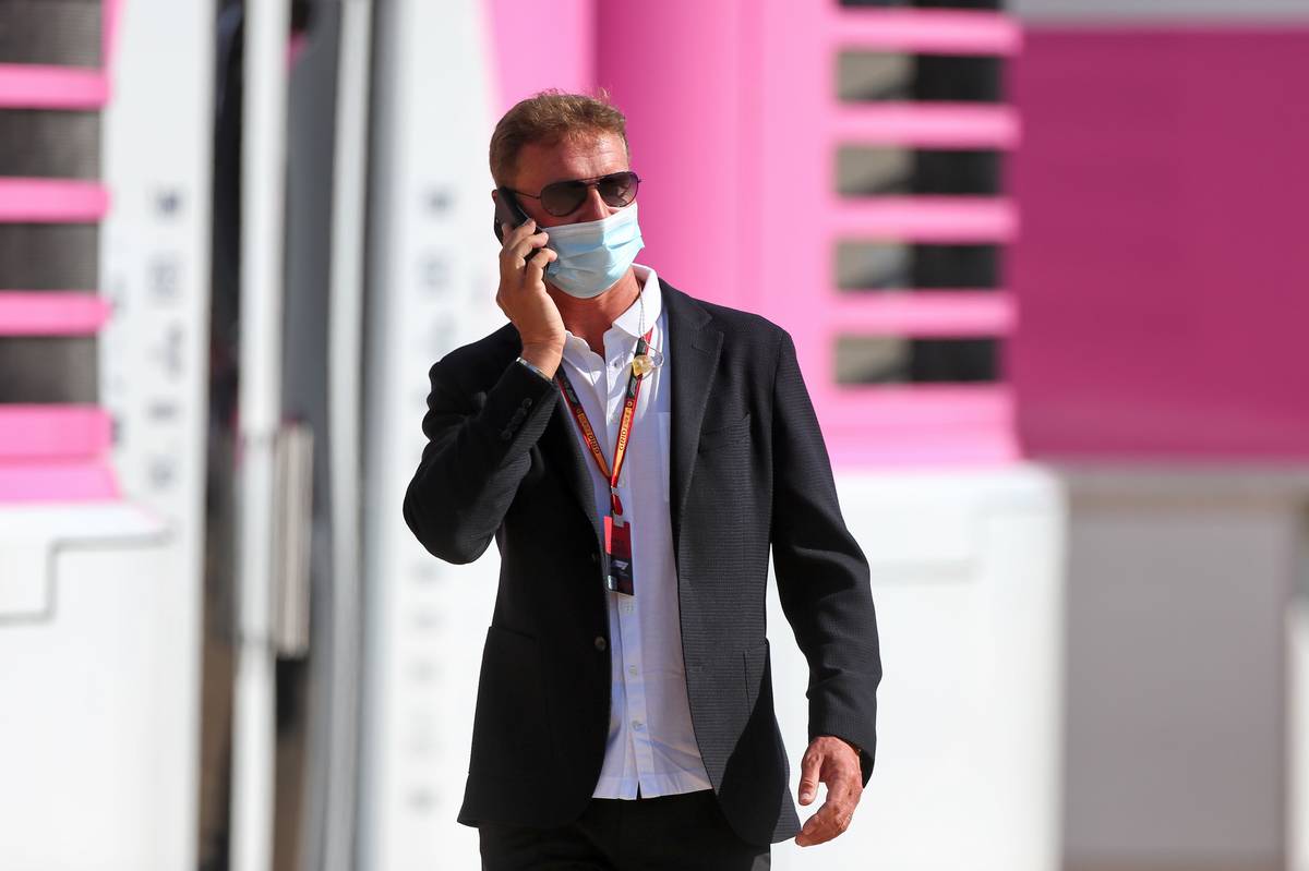 Coulthard offers potential reasons for Hamilton contract delay