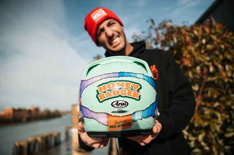 Ricciardo unveils new ‘All Good All Ways’ 2021 helmet