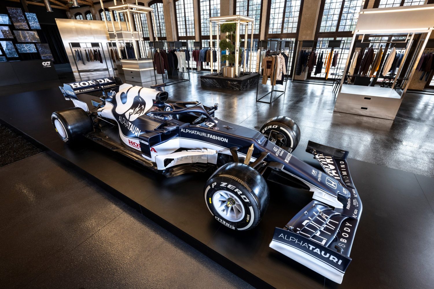 AlphaTauri unveils its 2021 charger – the AT02