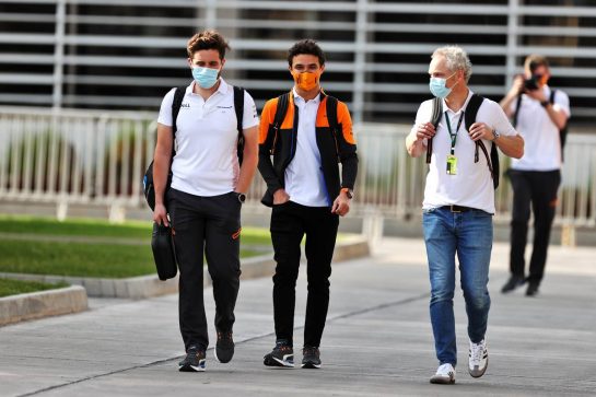 Lando Norris (GBR) McLaren (Centre) with his father Adam Norris (GBR).
12.03.2021. Formula 1 Testing, Sakhir, Bahrain, Day One.
- www.xpbimages.com, EMail: requests@xpbimages.com &copy; Copyright: Moy / XPB Images