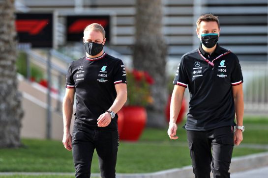 (L to R): Valtteri Bottas (FIN) Mercedes AMG F1 with Antti Vierula (FIN) Personal Trainer.
12.03.2021. Formula 1 Testing, Sakhir, Bahrain, Day One.
- www.xpbimages.com, EMail: requests@xpbimages.com &copy; Copyright: Moy / XPB Images