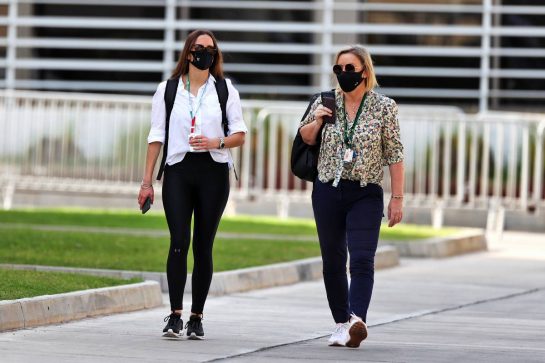 Sabine Kehm (GER) Driver Manager (Right).
12.03.2021. Formula 1 Testing, Sakhir, Bahrain, Day One.
- www.xpbimages.com, EMail: requests@xpbimages.com &copy; Copyright: Moy / XPB Images