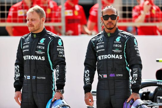 (L to R): Valtteri Bottas (FIN) Mercedes AMG F1 with Lewis Hamilton (GBR) Mercedes AMG F1.
12.03.2021. Formula 1 Testing, Sakhir, Bahrain, Day One.
- www.xpbimages.com, EMail: requests@xpbimages.com &copy; Copyright: Batchelor / XPB Images
