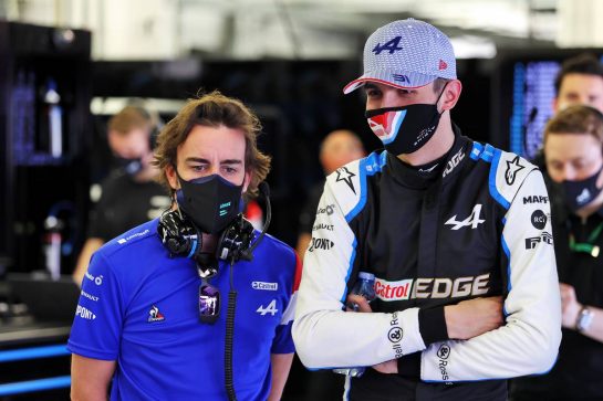 (L to R): Fernando Alonso (ESP) Alpine F1 Team with Esteban Ocon (FRA) Alpine F1 Team.
12.03.2021. Formula 1 Testing, Sakhir, Bahrain, Day One.
- www.xpbimages.com, EMail: requests@xpbimages.com &copy; Copyright: Moy / XPB Images
