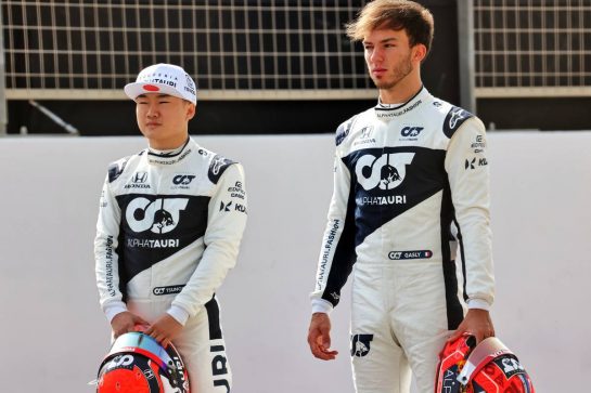 (L to R): Yuki Tsunoda (JPN) AlphaTauri and Pierre Gasly (FRA) AlphaTauri.
12.03.2021. Formula 1 Testing, Sakhir, Bahrain, Day One.
- www.xpbimages.com, EMail: requests@xpbimages.com &copy; Copyright: Batchelor / XPB Images