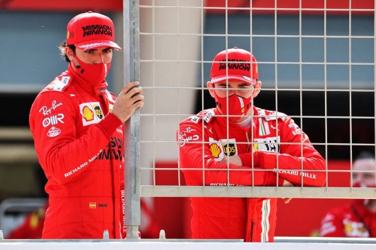 (L to R): Carlos Sainz Jr (ESP) Ferrari and Charles Leclerc (MON) Ferrari.
12.03.2021. Formula 1 Testing, Sakhir, Bahrain, Day One.
- www.xpbimages.com, EMail: requests@xpbimages.com &copy; Copyright: Batchelor / XPB Images