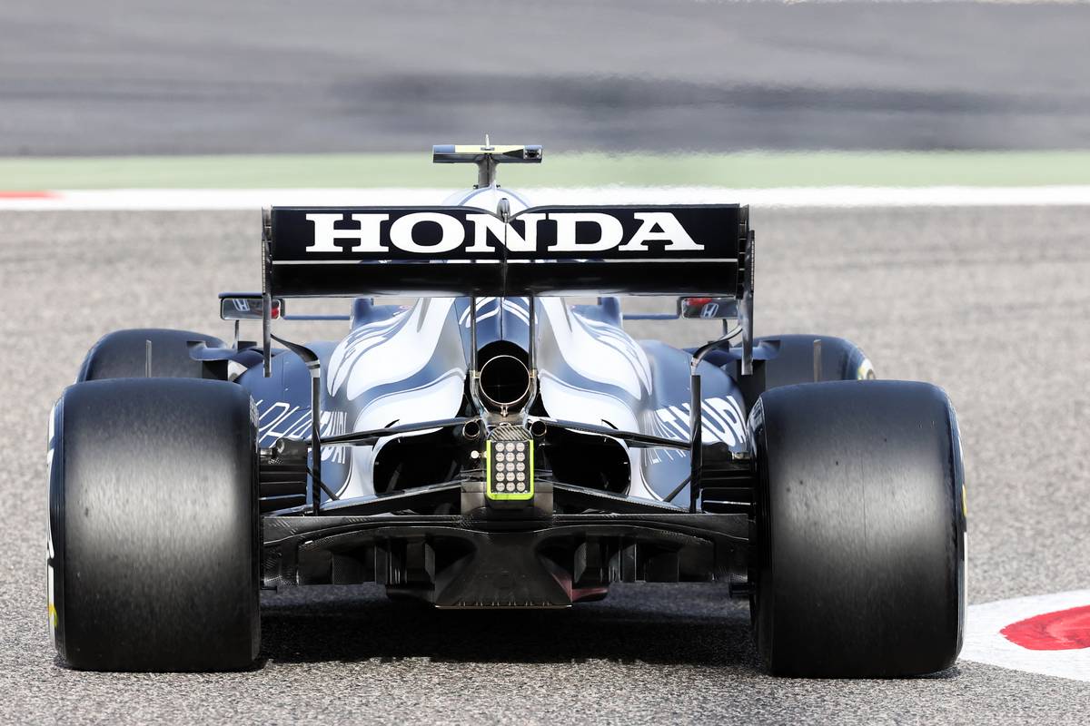 Bottas puts Mercedes on top on Day 2 in Bahrain!