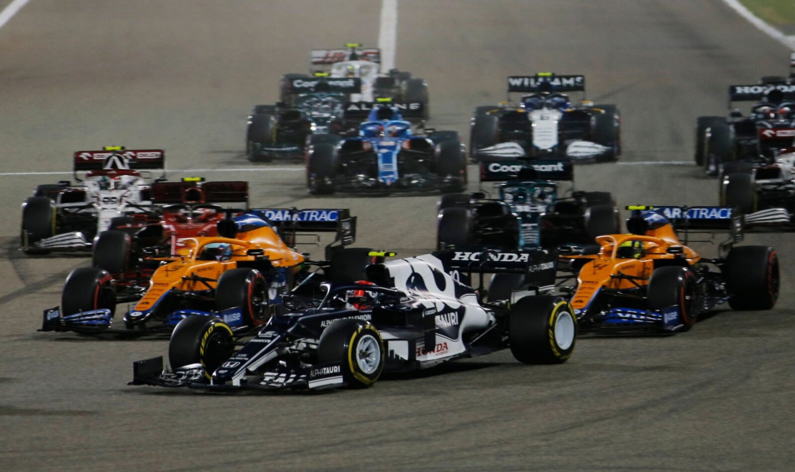 The midfield pack gets bunched up in bahrain
