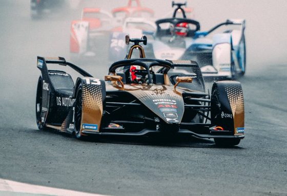 De Vries wins in chaotic end to wet Valencia E-Prix