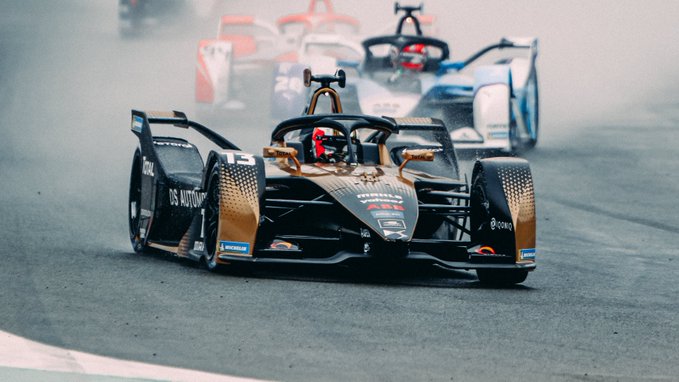 De Vries wins in chaotic end to wet Valencia E-Prix