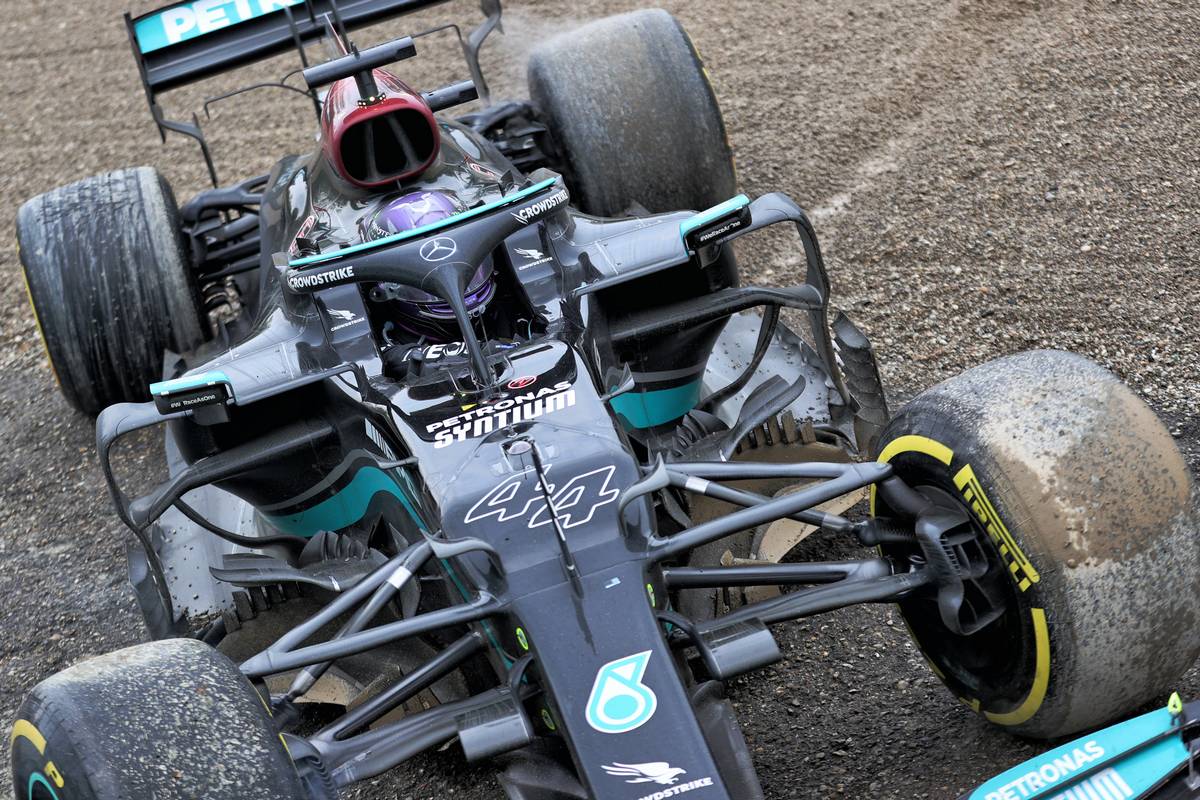 Lewis Hamilton (GBR) Mercedes AMG F1 W12 reverses back on to the circuit after going off at Tosa. 18.04.2021. Formula 1 World Championship, Rd 2, Emilia Romagna Grand Prix, Imola
