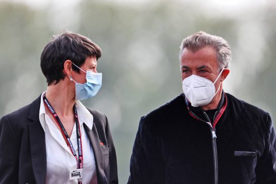 (L to R): Ellie Norman, F1 Director of Marketing and Communications with Jean Alesi (FRA).
16.04.2021. Formula 1 World Championship, Rd 2, Emilia Romagna Grand Prix, Imola, Italy, Practice Day.
- www.xpbimages.com, EMail: requests@xpbimages.com © Copyright: Charniaux / XPB Images