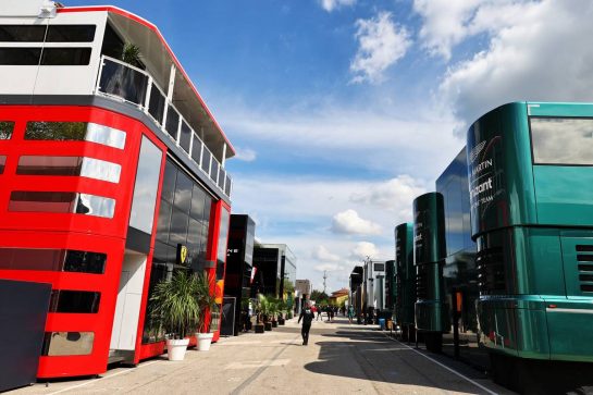 Paddock atmosphere.
16.04.2021. Formula 1 World Championship, Rd 2, Emilia Romagna Grand Prix, Imola, Italy, Practice Day.
- www.xpbimages.com, EMail: requests@xpbimages.com © Copyright: Moy / XPB Images